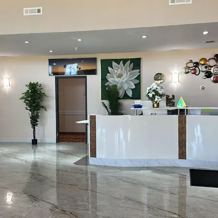 Royal Inn & Suites